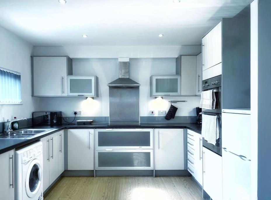New Luxurious And Business Apt Apartamento Swansea Exterior foto