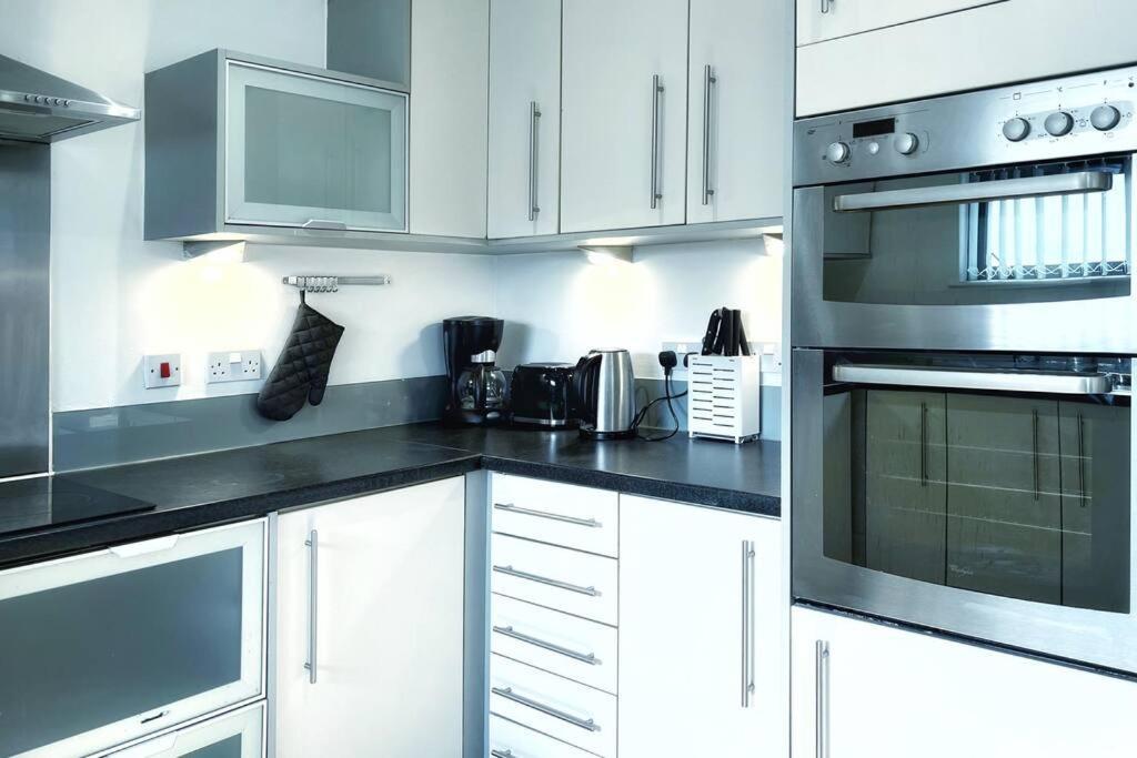 New Luxurious And Business Apt Apartamento Swansea Exterior foto